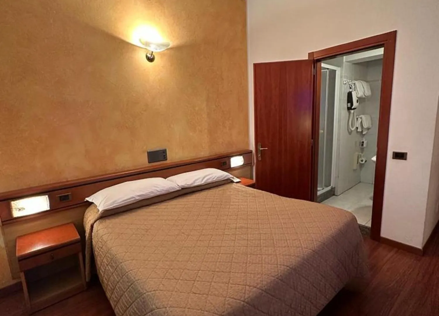 ***  Hotel Aspromonte Milan Italy